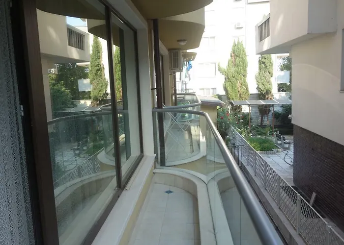 Апартамент Sea Garden Marina 2 *